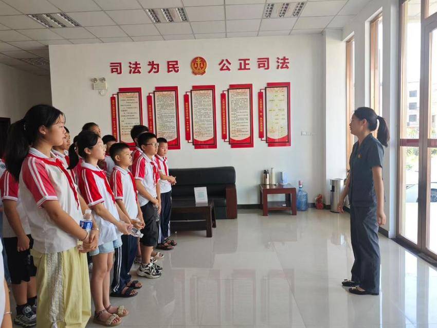 开学第一课法治润童心——黄沙法庭为30名小学生送上法治启蒙礼.docx