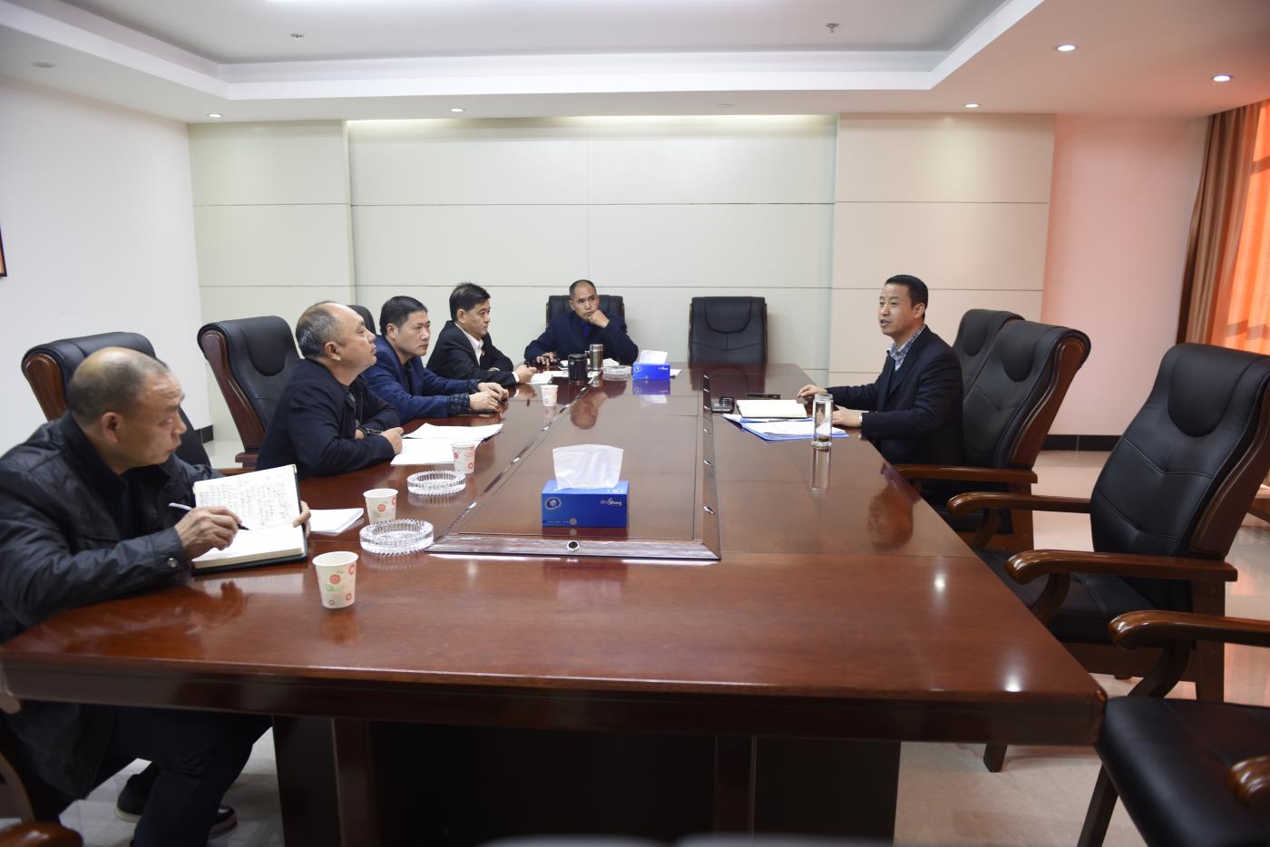 通山法院召开党组会部署平安创建督办工作123.jpg