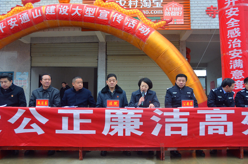 图3.法官助理刘晓丽通报法院2016年工作情况_副本.jpg
