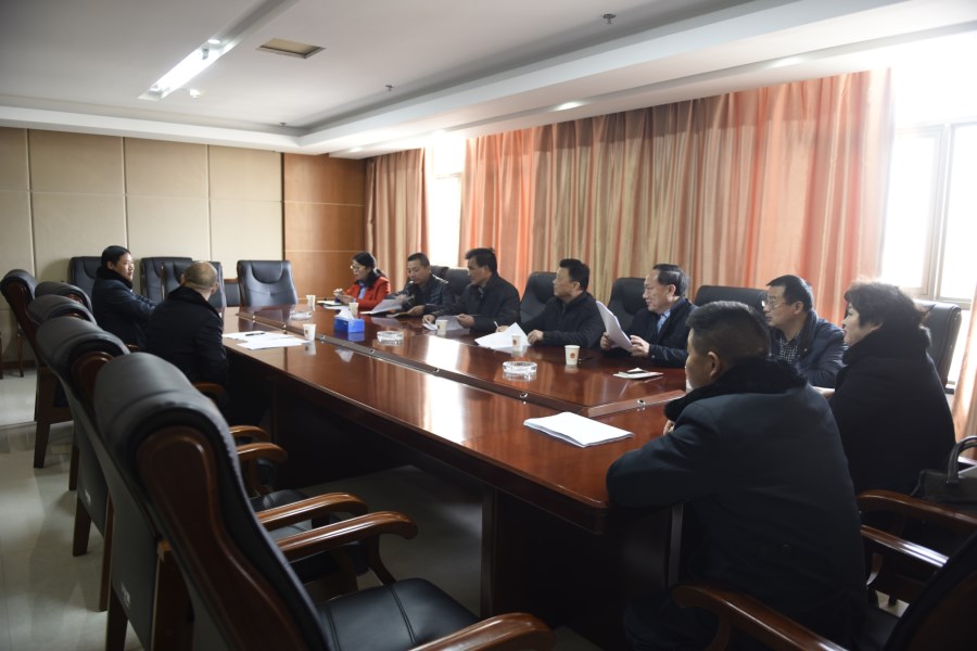 图4与会人员认真听取建议与意见_副本.jpg