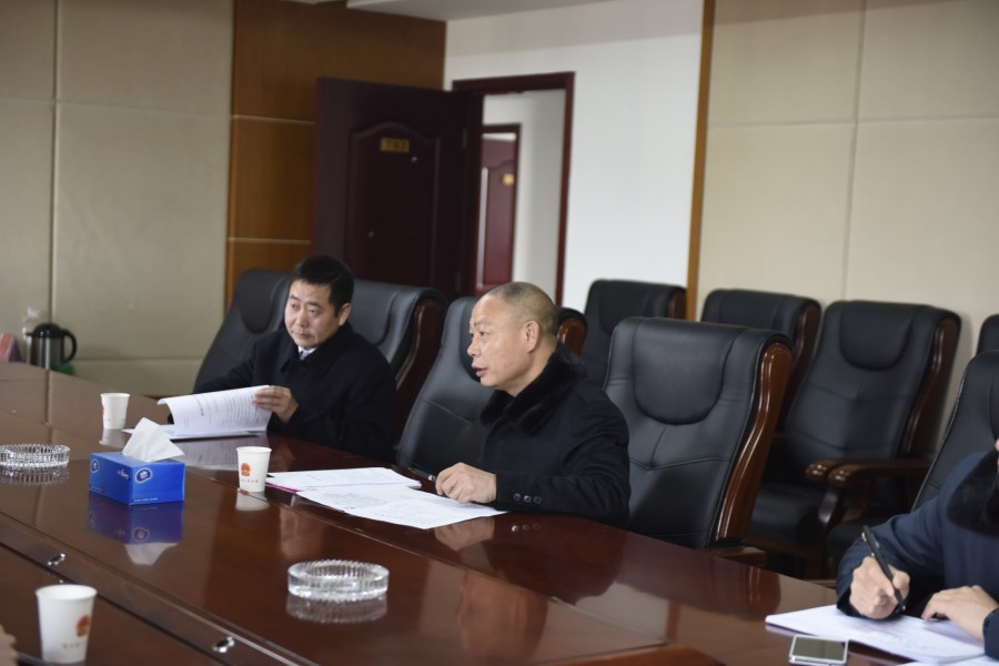 图3党组成员、副院长陈开明与各代表委员认真探讨相关建议_副本.jpg