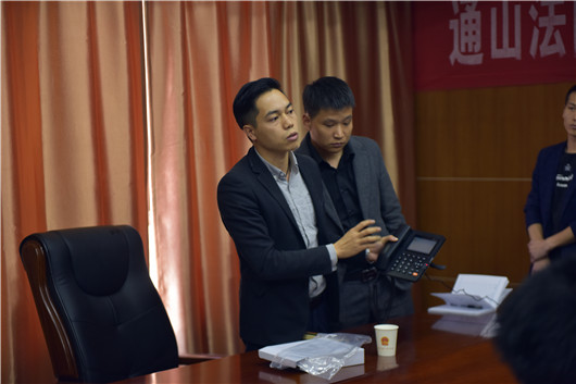 工程师讲解录音电话的使用.jpg