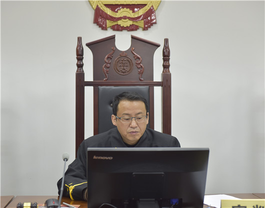 钟华岗院长主持庭审.jpg