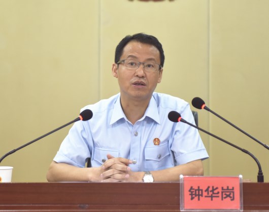 院长钟华岗.JPG